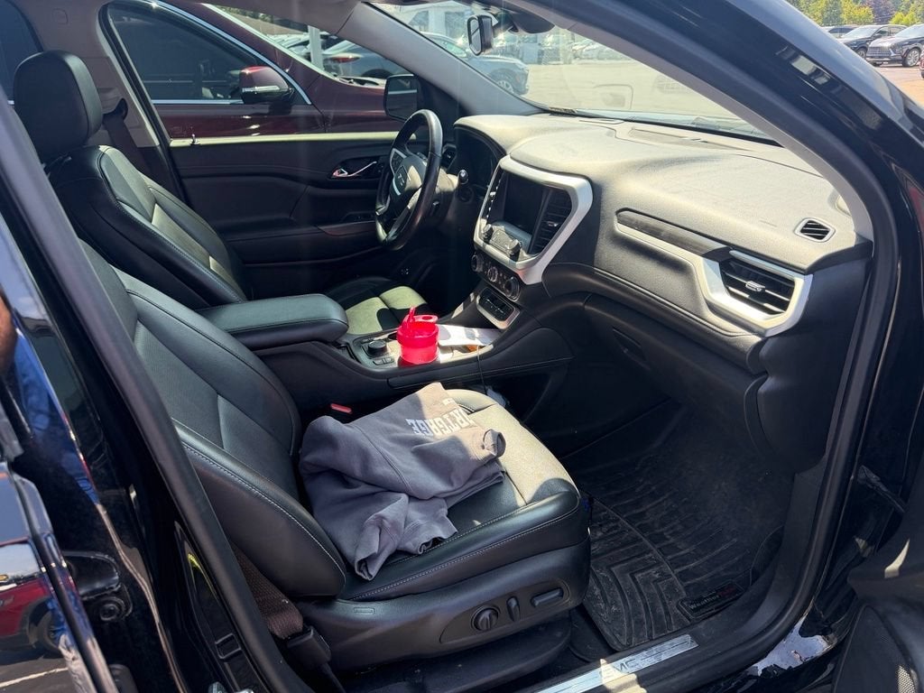 2022 GMC Acadia SLT