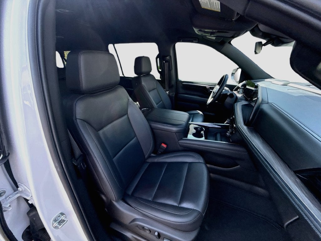 2025 Chevrolet Suburban LT
