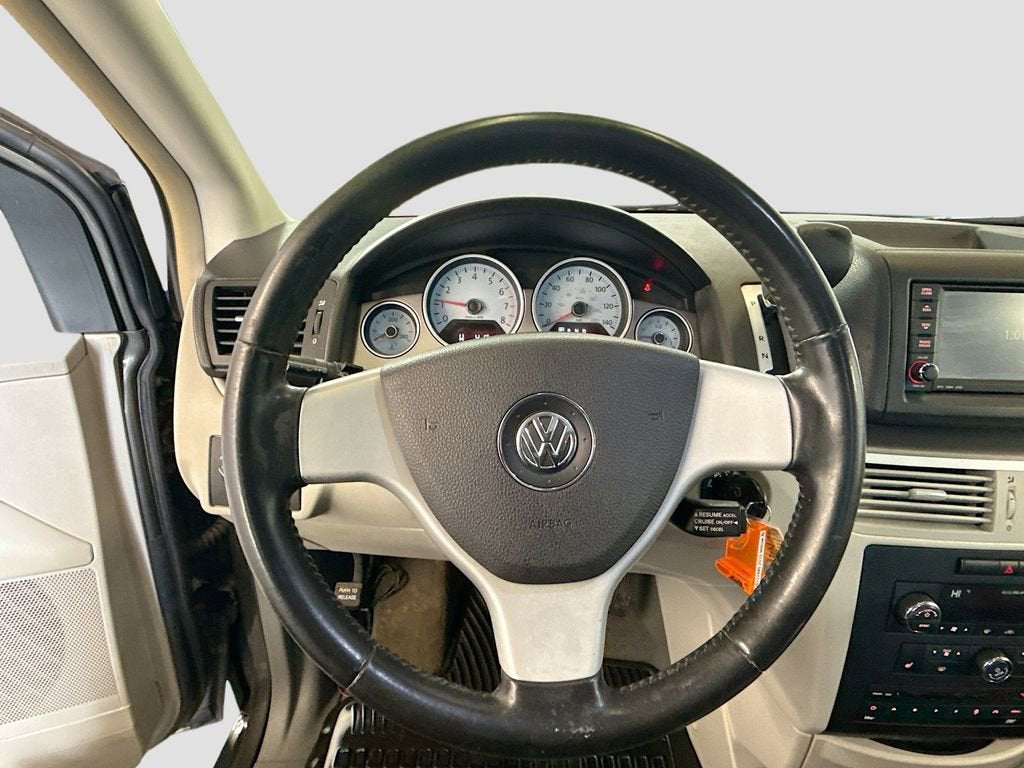 2010 Volkswagen Routan SEL w/Navigation