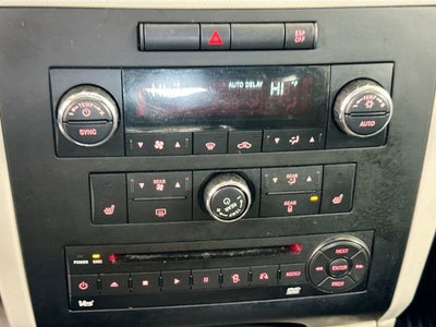 2010 Volkswagen Routan SEL w/Navigation