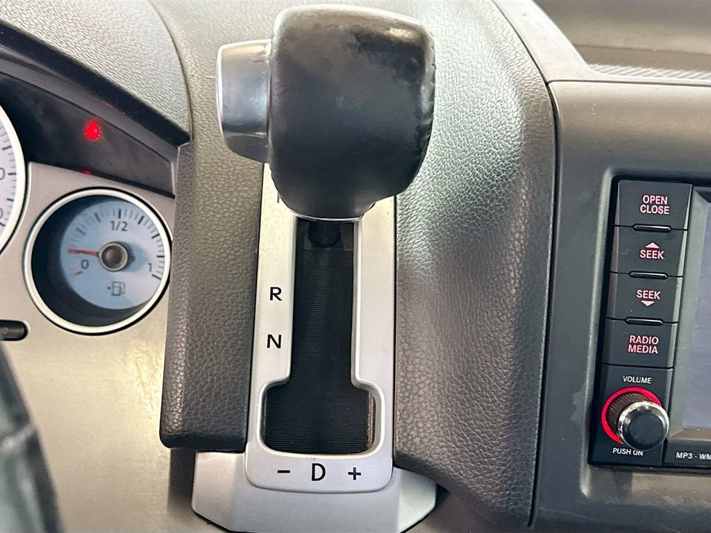 2010 Volkswagen Routan SEL w/Navigation