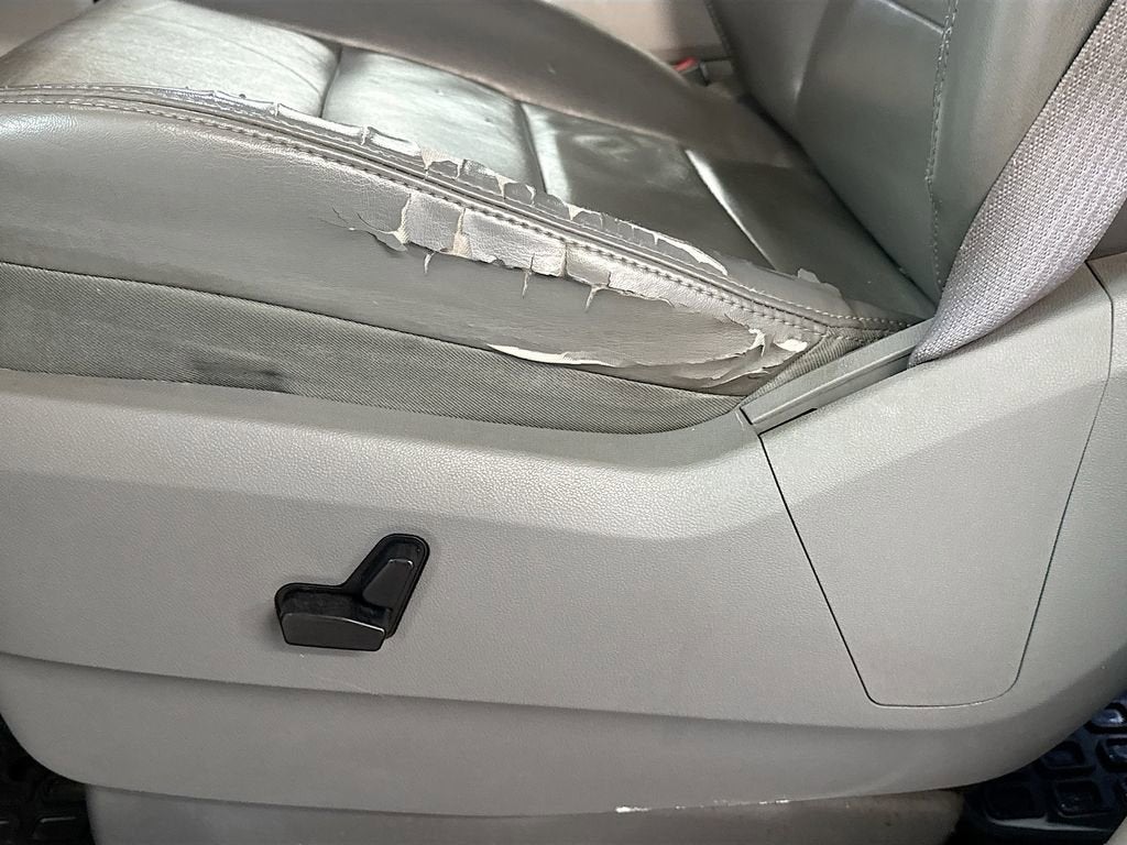 2010 Volkswagen Routan SEL w/Navigation