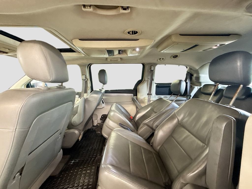 2010 Volkswagen Routan SEL w/Navigation