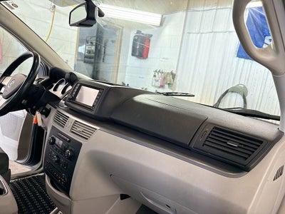 2010 Volkswagen Routan SEL w/Navigation