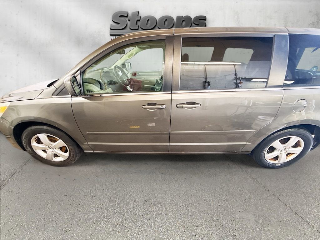 2010 Volkswagen Routan SEL w/Navigation