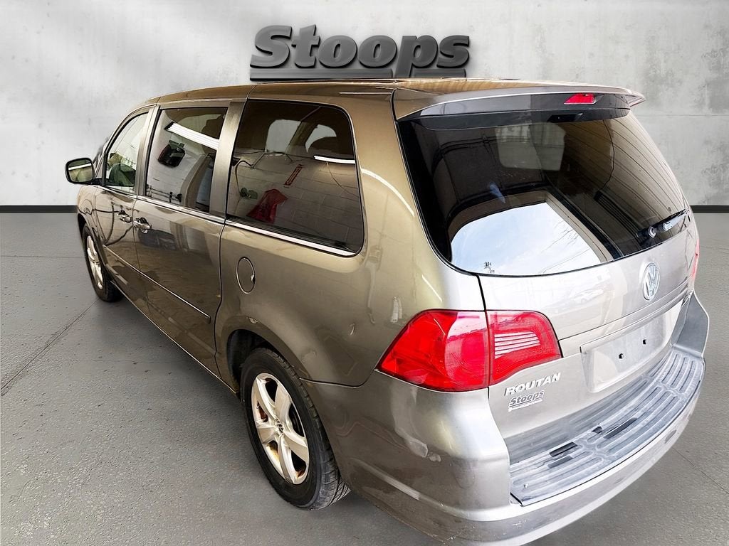 2010 Volkswagen Routan SEL w/Navigation