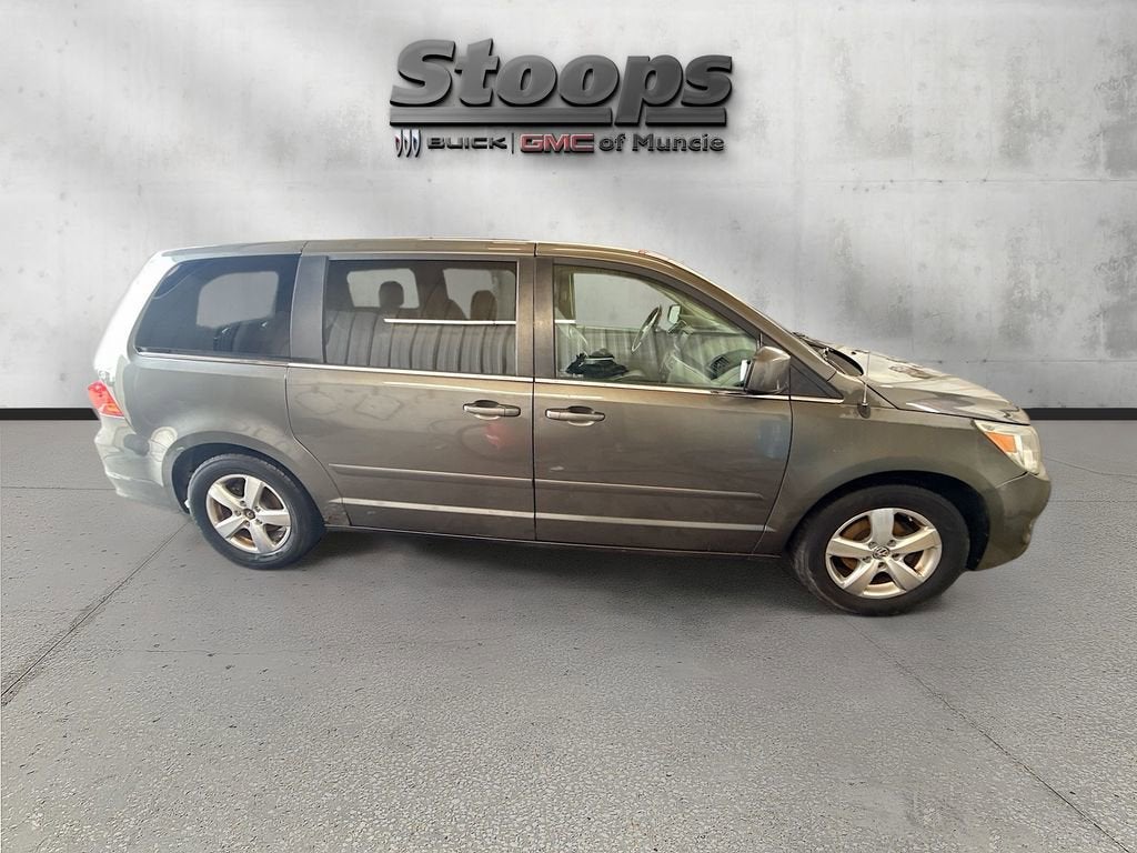 2010 Volkswagen Routan SEL w/Navigation