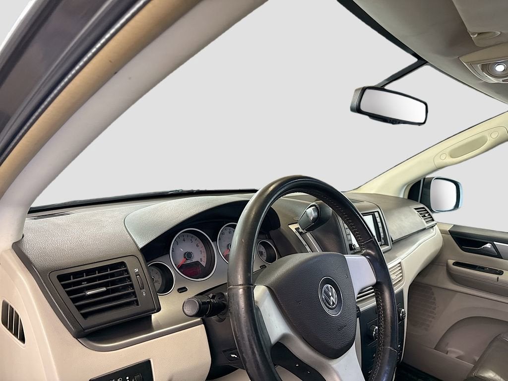 2010 Volkswagen Routan SEL w/Navigation