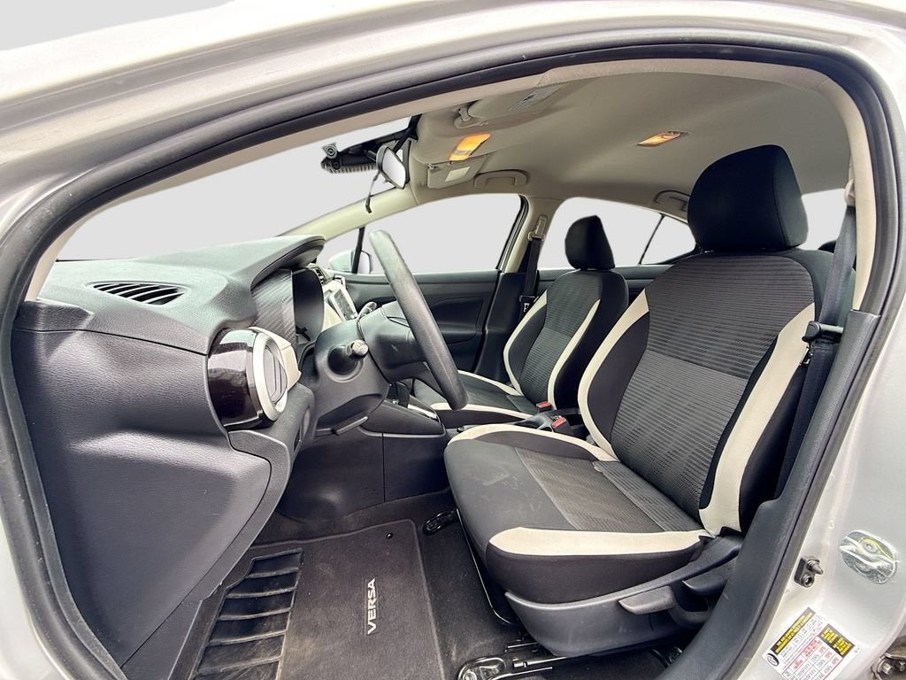 2022 Nissan Versa SV