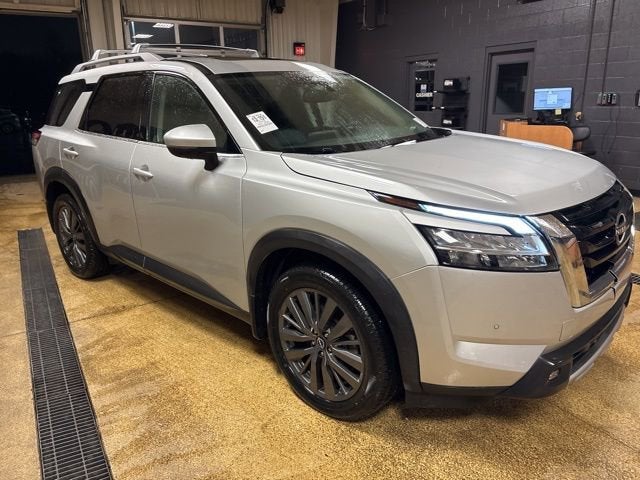 2022 Nissan Pathfinder SL