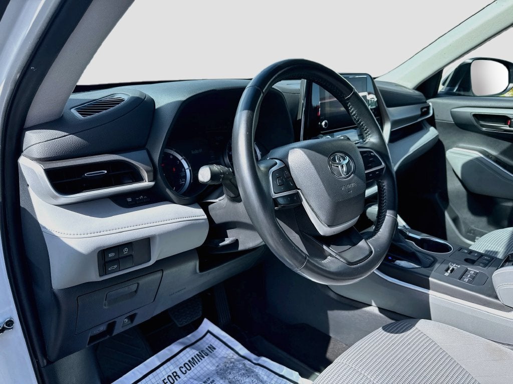 2023 Toyota Highlander LE