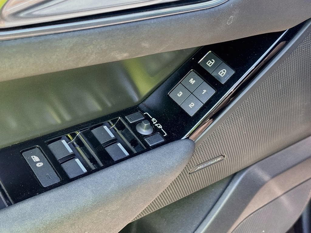 2025 Land Rover Range Rover Velar Dynamic SE
