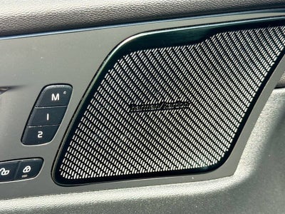 2023 Volvo XC60 Ultimate Bright Theme