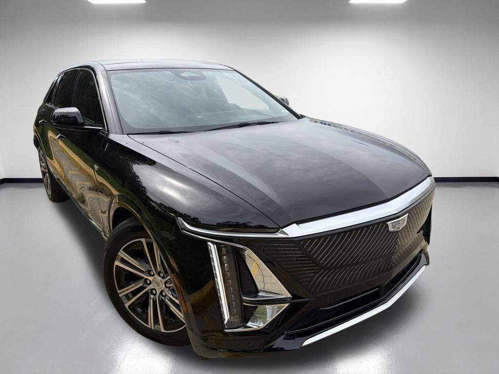 2024 Cadillac LYRIQ Luxury 2