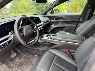2024 Cadillac LYRIQ Luxury 2