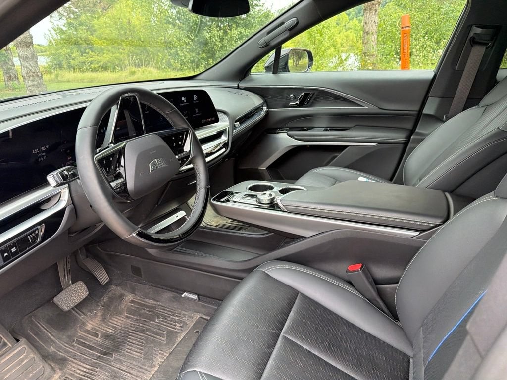 2024 Cadillac LYRIQ Luxury 2