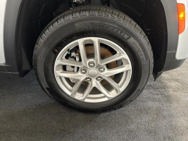 2023 Jeep Grand Cherokee Laredo 4x2