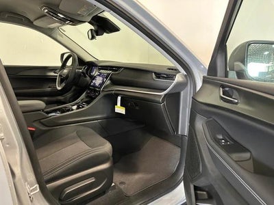 2023 Jeep Grand Cherokee Laredo 4x2