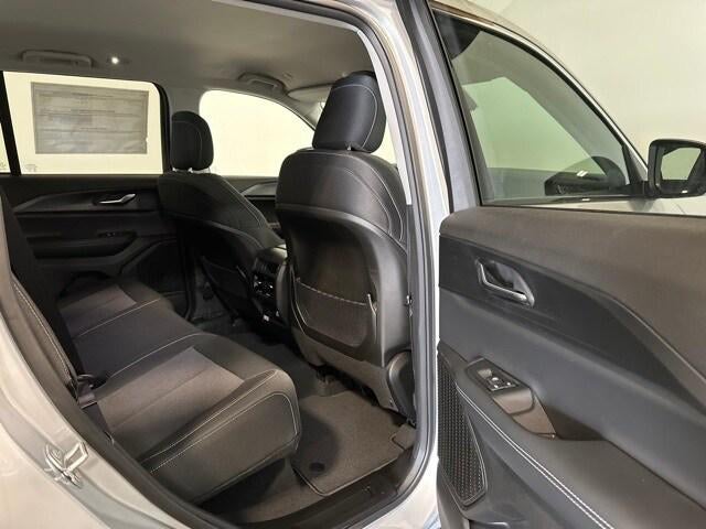 2023 Jeep Grand Cherokee Laredo 4x2