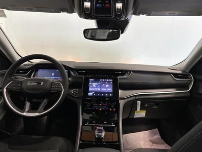 2023 Jeep Grand Cherokee Laredo 4x2