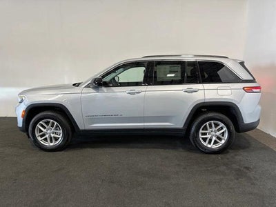 2023 Jeep Grand Cherokee Laredo 4x2