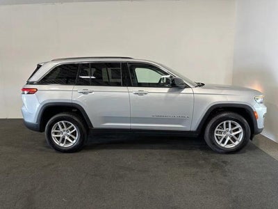 2023 Jeep Grand Cherokee Laredo 4x2