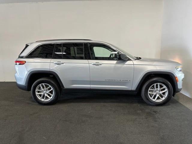 2023 Jeep Grand Cherokee Laredo 4x2