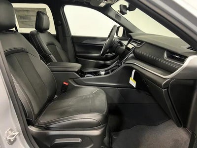 2023 Jeep Grand Cherokee Altitude 4x2