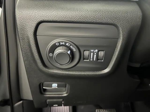 2023 Jeep Grand Cherokee Altitude 4x2