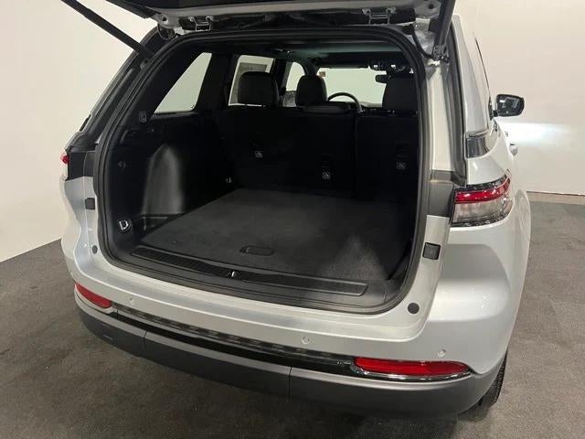 2023 Jeep Grand Cherokee Altitude 4x2