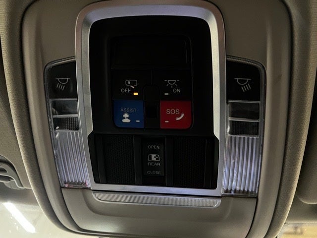 2022 RAM 1500 Laramie Crew Cab 4x4 5'7' Box