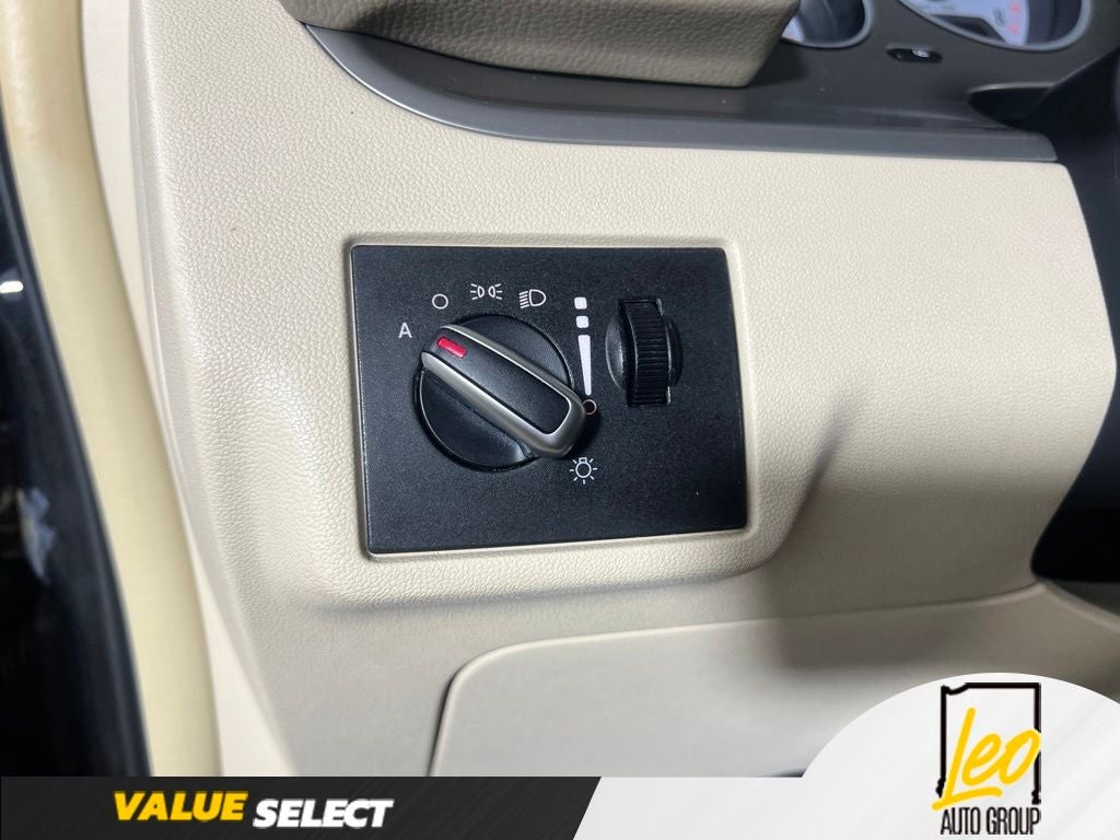 2010 Volkswagen Routan SEL
