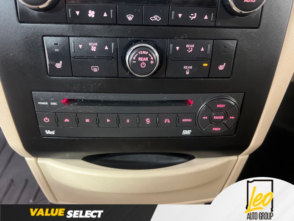 2010 Volkswagen Routan SEL