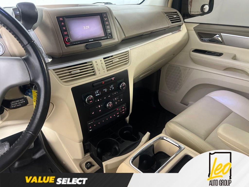 2010 Volkswagen Routan SEL