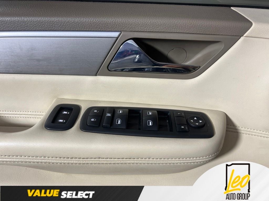 2010 Volkswagen Routan SEL