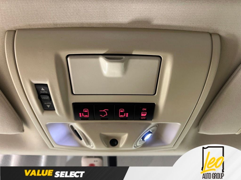 2010 Volkswagen Routan SEL