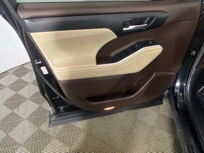 2022 Toyota Highlander Hybrid XLE