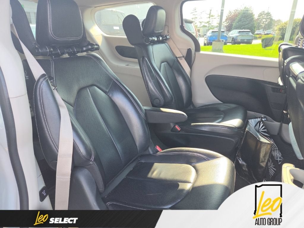 2022 Chrysler Pacifica Hybrid Touring L