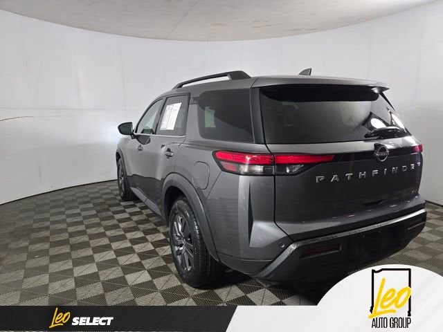 2024 Nissan Pathfinder SV